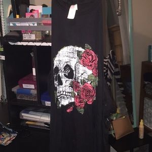 Flowy shirt with skull & flowers